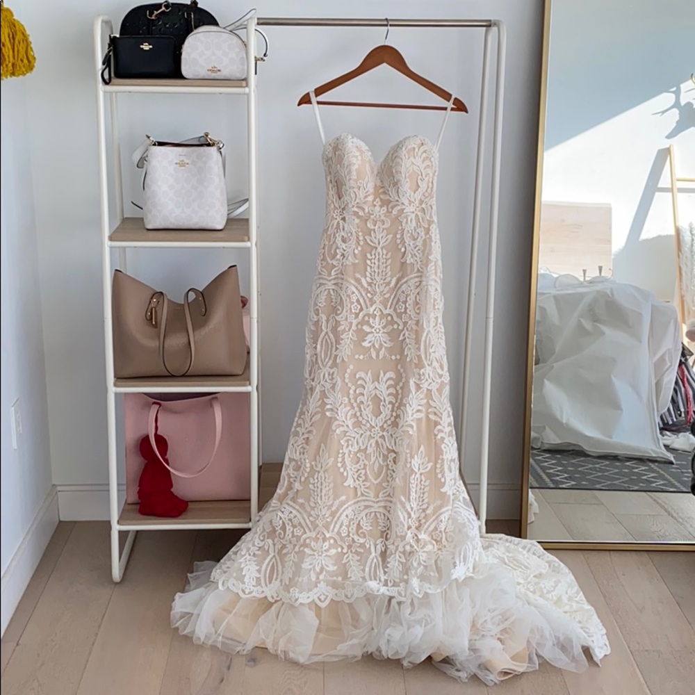 Stunning Simone Carvalli wedding dress